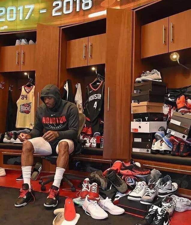 马赛发布备战花絮；今晚更衣室发声；NBA常规赛任务艰巨；细节决定成败(在探险过程中和队友走散)