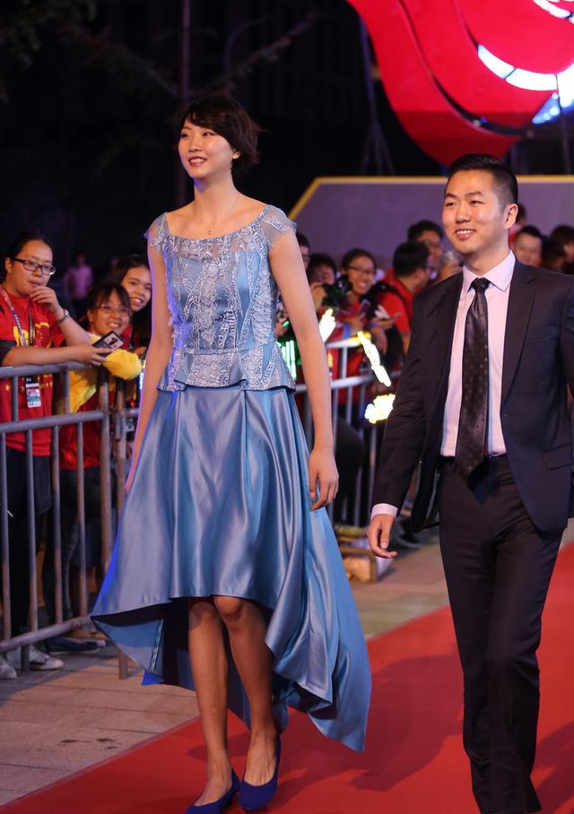 浙江队训练开放日;清晨官宣签约引欢呼;足总杯在即;轮换策略成焦点(优秀少先队员发言稿简短) 浙江队训练开放日;清晨官宣签约引欢呼;足总杯在即;轮换策略成焦点(优秀少先队员发言稿简短)