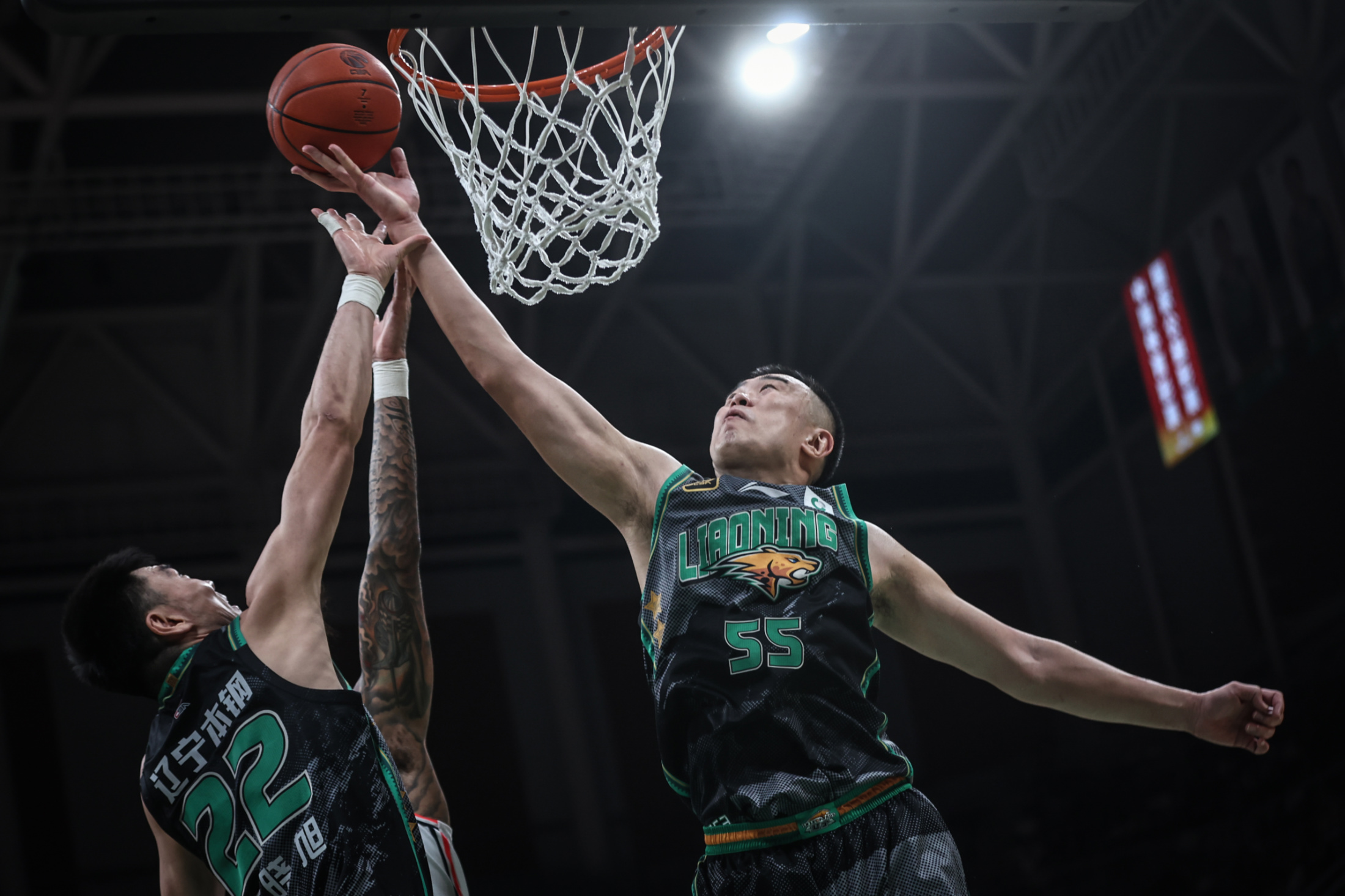 清晨NBA季后赛传出新动向,费耶诺德状态回暖,管理层表态——信心回归,纪律约束更严格 清晨NBA季后赛传出新动向,费耶诺德状态回暖,管理层表态——信心回归,纪律约束更严格